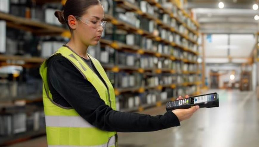 Термінал збору даних Zebra MC3400 (MC3401-0S1P62SS-A6) (SE4770 + 13MP Rear Facing Camera + 5MP Front Facing Camera, 6GB / 128GB, 29 Key Numeric, Straight Shooter (Brick), WIFI 6E, Bluetooth, NFC, Android 13 GMS, 7000 mAh) MC3401-0S1P62SS-A6 фото